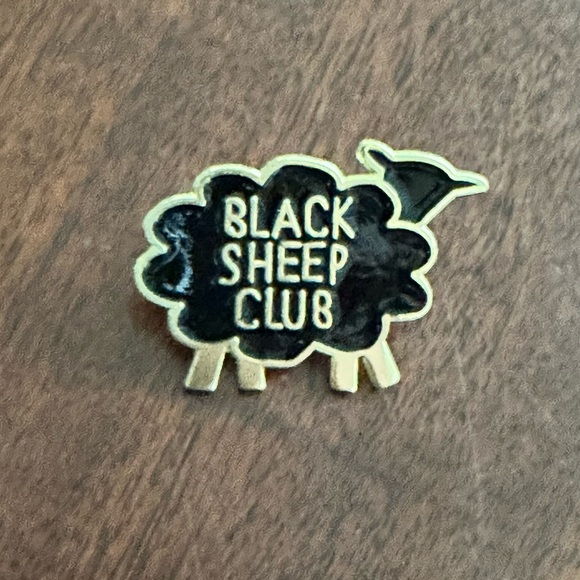Black Sheep Club Pin Brooch Lapel Pin Lamb - Picture 1 of 3